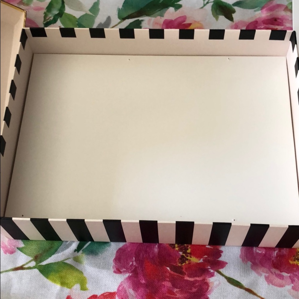 Box - Picture 2 of 3